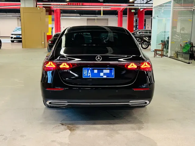 Mercedes-Benz E-Class — Фото автомобиля 5