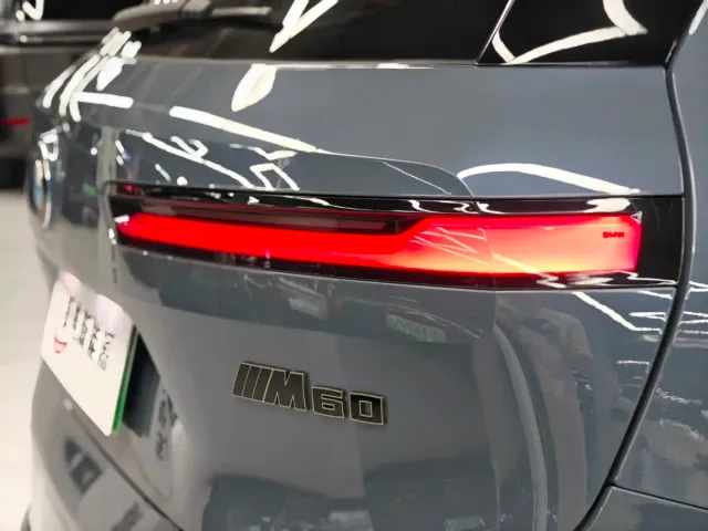 BMW iX M60 — Фото автомобиля 10