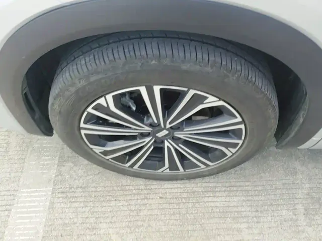 Geely Galaxy Starship 7 EM-i — Фото автомобиля 22