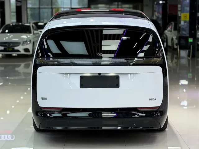 Li Auto MEGA — Фото автомобиля 14