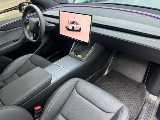 Tesla Model Y — Фото автомобиля 12