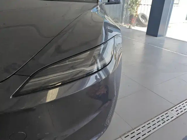 Tesla Model 3 — Фото автомобиля 5