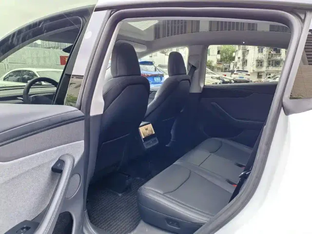 Tesla Model Y — Фото автомобиля 5