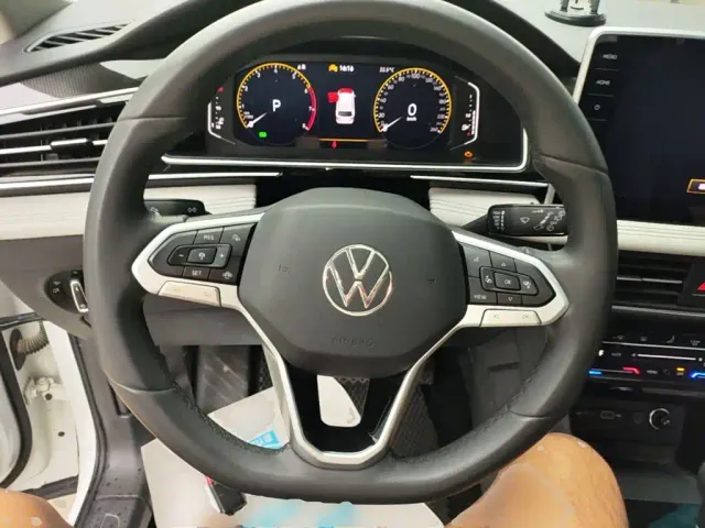 Volkswagen Tiguan L — Фото автомобиля 10
