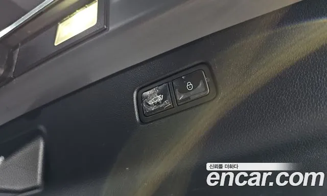 Genesis GV70 — Фото автомобиля 24