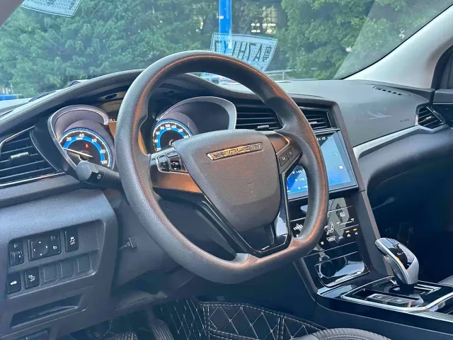 Venucia D60 EV — Фото автомобиля 9