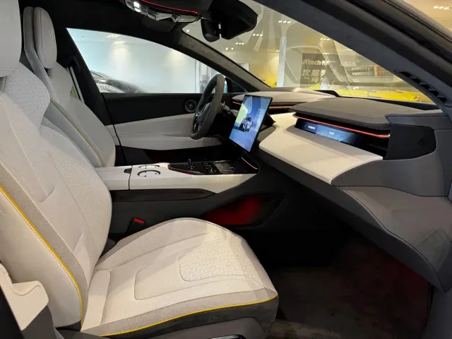 Lotus Emeya — Фото автомобиля 7