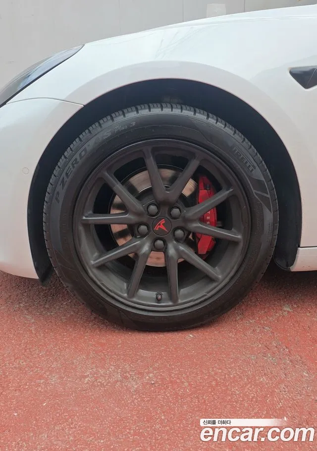 Tesla Model 3 — Фото автомобиля 5