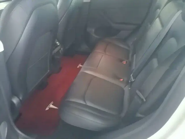 Tesla Model Y — Фото автомобиля 16