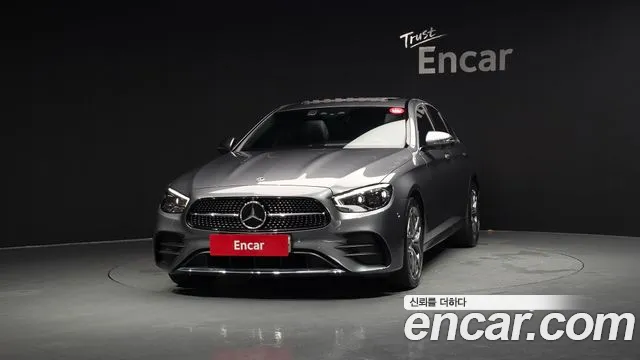 Mercedes-Benz E-Class — Фото автомобиля 3