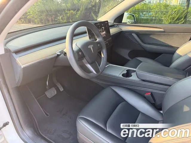 Tesla Model Y — Фото автомобиля 9
