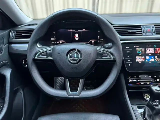 Skoda Superb — Фото автомобиля 10