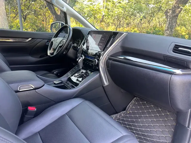 Toyota Vellfire — Фото автомобиля 12