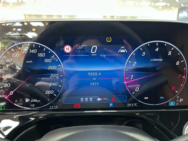 Mercedes-Benz E-Class — Фото автомобиля 5