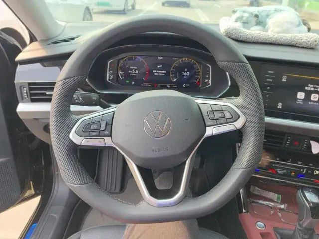 Volkswagen Passat — Фото автомобиля 15