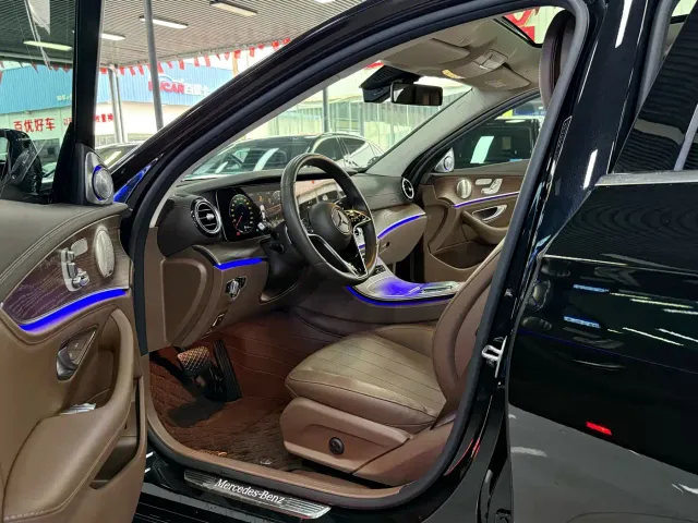 Mercedes-Benz E-Class — Фото автомобиля 4