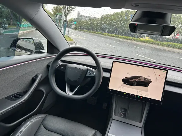 Tesla Model 3 — Фото автомобиля 9