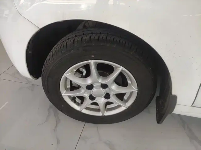 Roewe Clever — Фото автомобиля 22