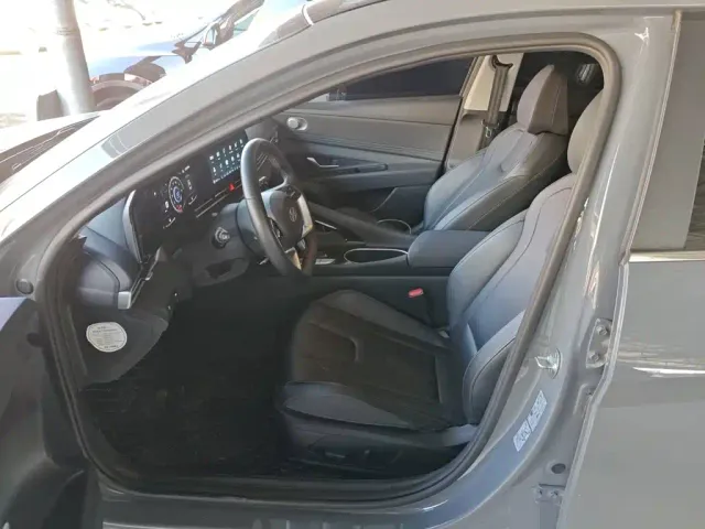 Hyundai Elantra — Фото автомобиля 14