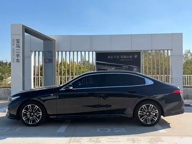 BMW 5 Series — Фото автомобиля 13