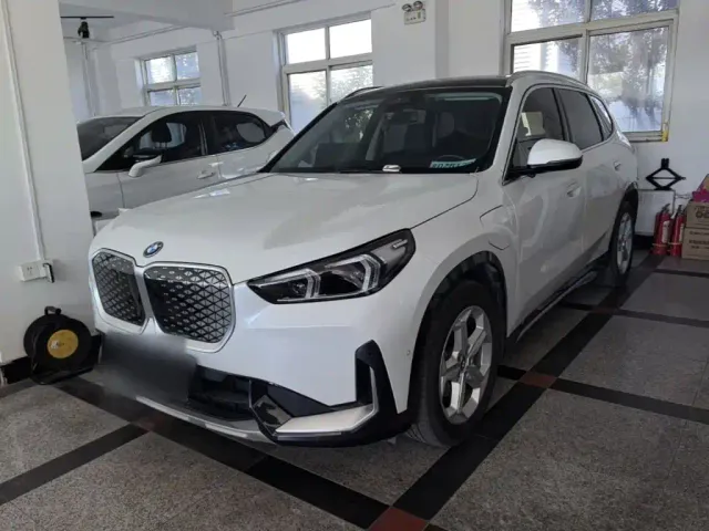 Фотография автомобиля — BMW iX1