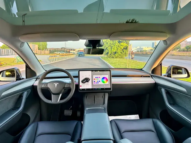 Tesla Model Y — Фото автомобиля 15