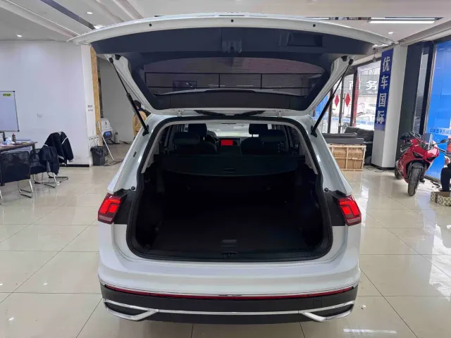 Volkswagen Tiguan L — Фото автомобиля 20