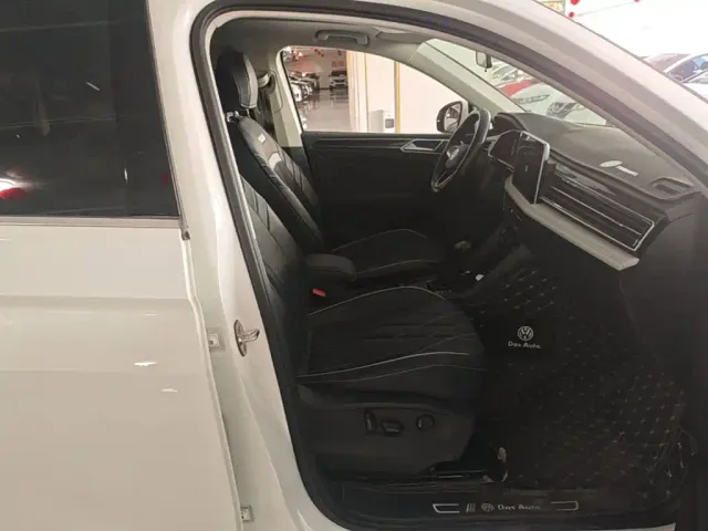 Volkswagen Tiguan L — Фото автомобиля 24