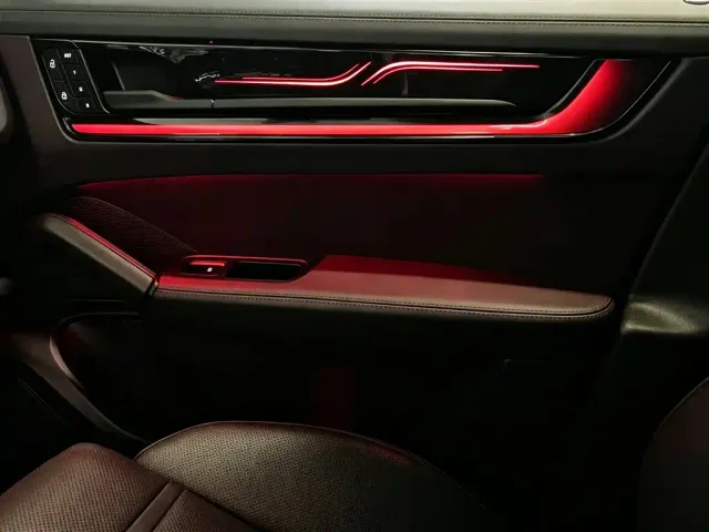 Porsche Cayenne — Фото автомобиля 12