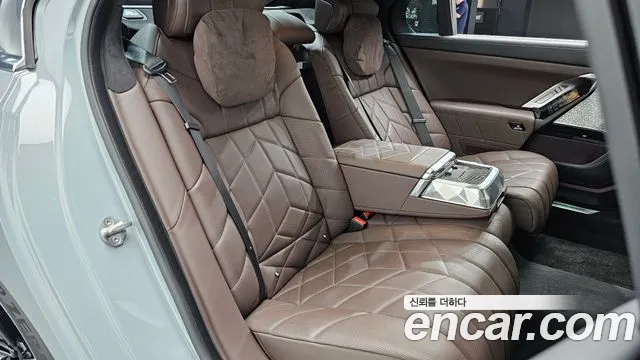 BMW 7 Series G70 — Фото автомобиля 17