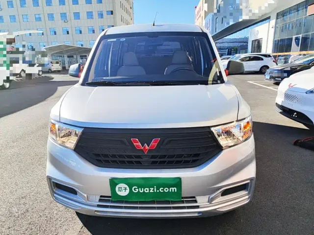 Wuling Hongguang V — Фото автомобиля 2