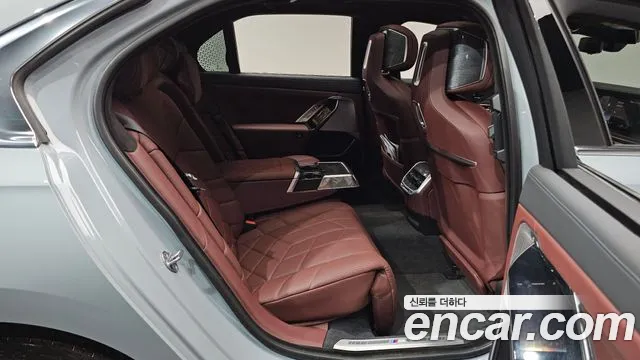 BMW 7-Series 7 серия (G70) 740i sDrive M Sport — Фото автомобиля 11