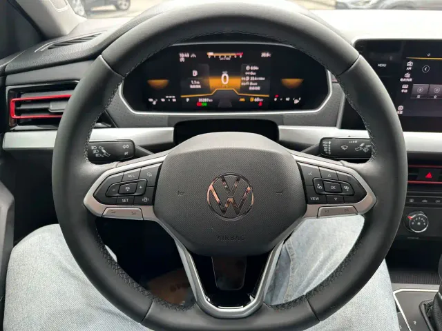 Volkswagen Lavida — Фото автомобиля 5