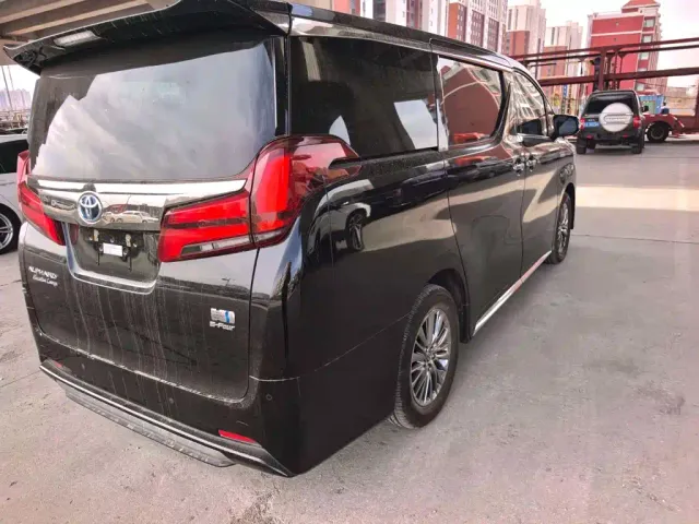 Toyota Alphard — Фото автомобиля 3