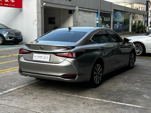 Lexus ES — Фото автомобиля 6