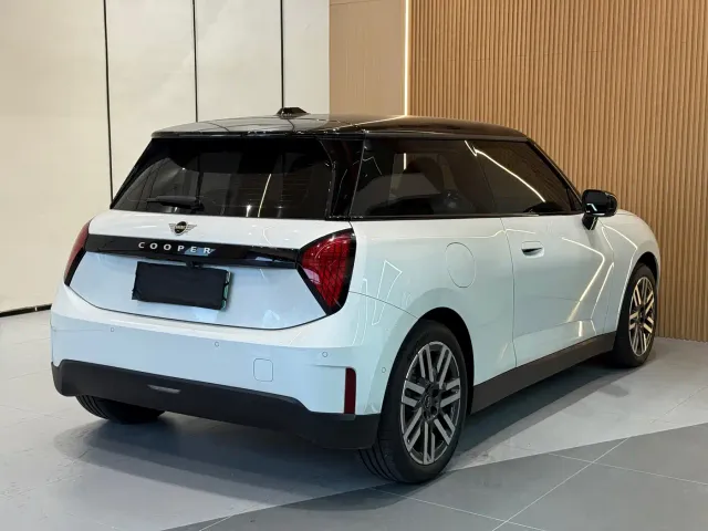 MINI Electric MINI ACEMAN — Фото автомобиля 18