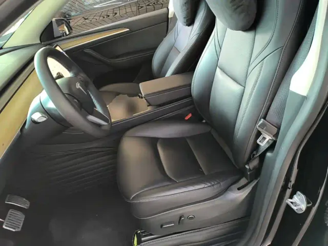 Tesla Model Y — Фото автомобиля 14