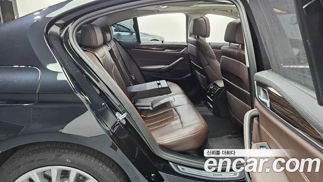 BMW 5 Series G30 — Фото автомобиля 12
