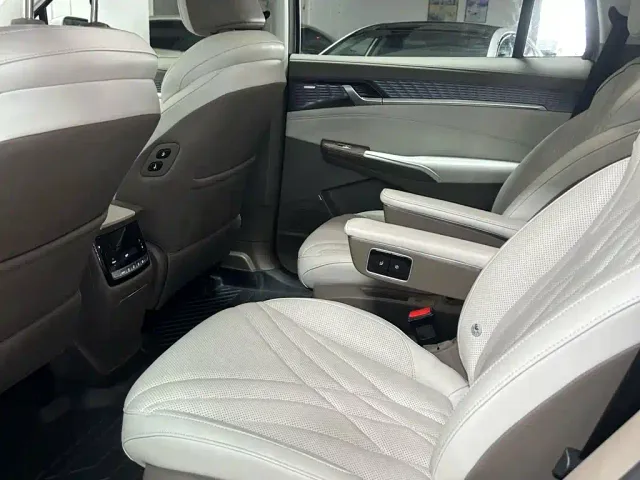 Roewe RX9 — Фото автомобиля 6