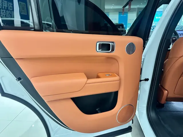 Li Auto L7 — Фото автомобиля 14