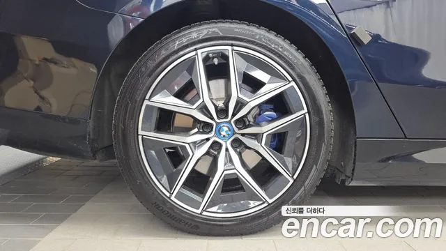 BMW i5 G60 — Фото автомобиля 5
