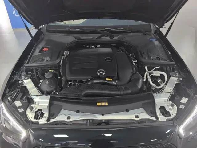 Mercedes-Benz E-Class — Фото автомобиля 24