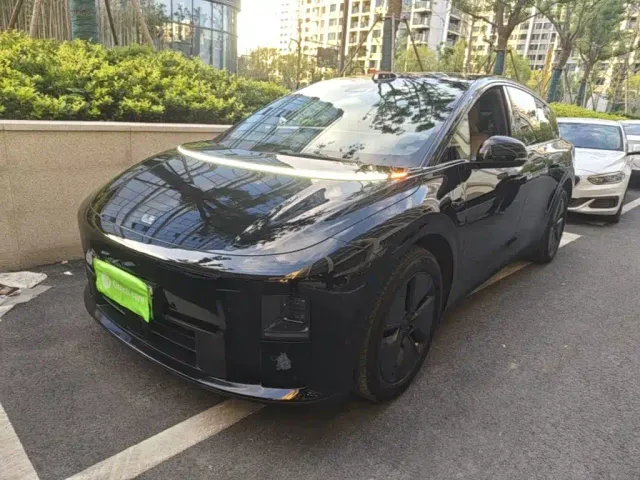 Фотография автомобиля — Li Auto i6