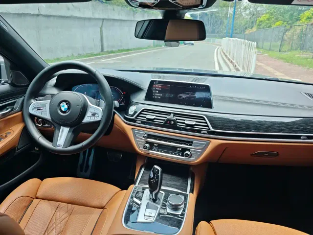 BMW 7 Series — Фото автомобиля 9