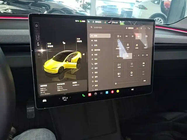 Tesla Model 3 — Фото автомобиля 12