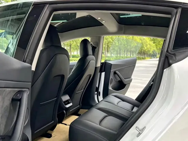Tesla Model 3 — Фото автомобиля 7