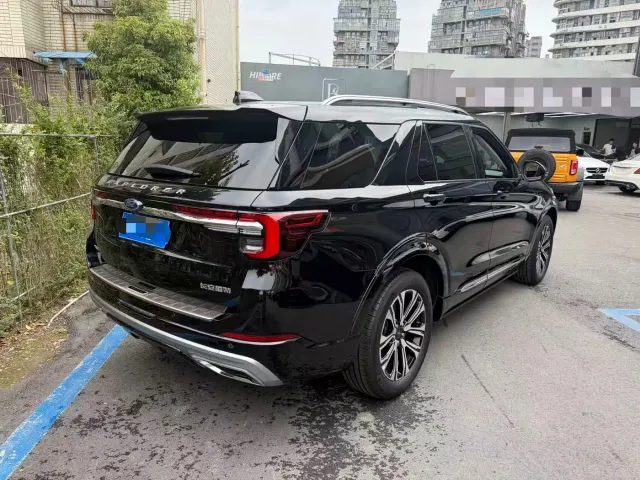 Ford Explorer — Фото автомобиля 8