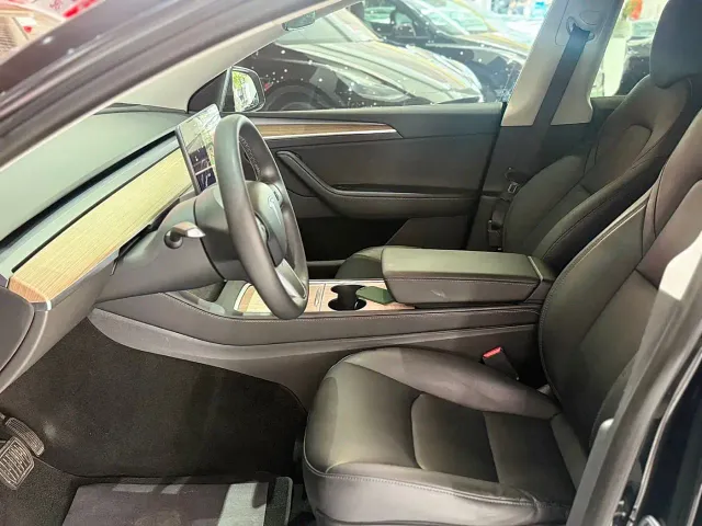 Tesla Model Y — Фото автомобиля 7