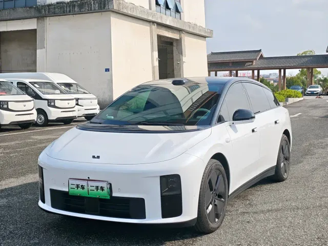 Фотография автомобиля — Li Auto i6