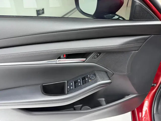 Mazda Axela — Фото автомобиля 14